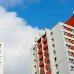 Pod kogo podlega spółdzielnia mieszkaniowa? Kluczowe informacje prawne
