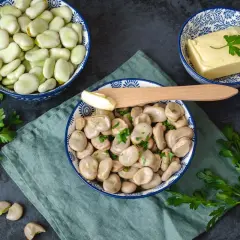 Masz ugotowany bób? Zaskocz smakiem: przepisy na pasty i dania