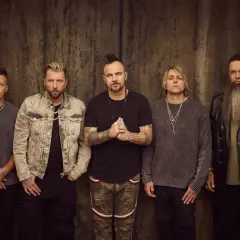 Zespół Three Days Grace na zdjęciu promocyjnym. Gotowi na kolejne koncerty!