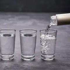Ile węglowodanów ma wódka? Zaskakujące fakty o jej kaloriach