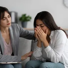 Jakie są objawy dysocjacyjnego zaburzenia osobowości? Sprawdź teraz.