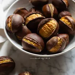 Castagne in friggitrice ad aria, cotte alla perfezione, con la buccia aperta che rivela il loro interno dorato e invitante.