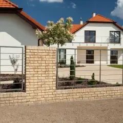 Czym ogrodzić działkę? Przegląd tanich i efektownych rozwiązań