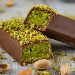 Czekoladowe batoniki z pistacjami, idealne na dubajską czekoladę przepis. Pyszne i aromatyczne.