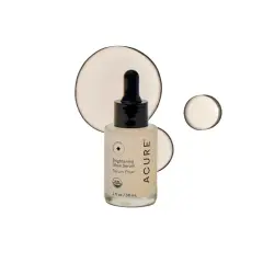 Szklana buteleczka z serum rozświetlającym ACURE z pipetką, na białym tle z kropelkami.