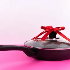 Jak zapakować patelnię na prezent? Praktyczny przewodnik krok po kroku