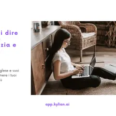 Ragazza studia frasi d'amicizia in inglese al computer. Impara a esprimere sentimenti con parole nuove.