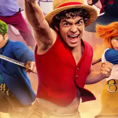 Här är rollistan i One Piece: Luffy med halmhatt, Zoro med grönt hår och svärd, Nami med orange hår och en stav.