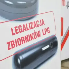 Dowiedz się, ile kosztuje legalizacja butli LPG. Reklama informuje o usługach stacji LPG, mechaniki i elektryki.