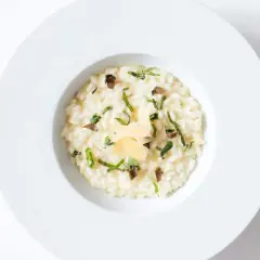 Un crémeux risotto aux truffes et copeaux de parmesan, une recette facile à réaliser avec le Cookeo.