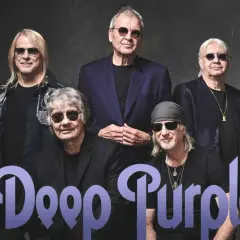 Skład Deep Purple: Ian Gillan, Roger Glover, Ian Paice, Simon McBride i Don Airey pozują do zdjęcia.