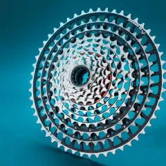 Wyrafinowana kaseta rowerowa SRAM, klucz do optymalnej tabeli przełożeń rowerowych.
