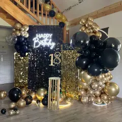 Błyszcząca ścianka z cekinów, neon "Happy Birthday", balony czarne i złote, cyfra 18.