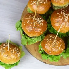 Gdzie kupić mini hamburgery i bułki - najlepsze miejsca i oferty