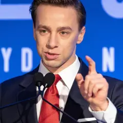 Bosak: 187 cm! Jak jego wzrost wpływa na wizerunek polityka?
