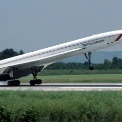 Concorde British Airways startuje, osiągając prędkość dźwięku.