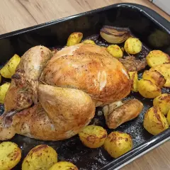 Ile piec kurczaka 2 kg, aby był soczysty i idealnie upieczony
