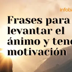 Silueta de persona escalando una montaña al amanecer, con el texto "Frases para levantar el ánimo y tener motivación".
