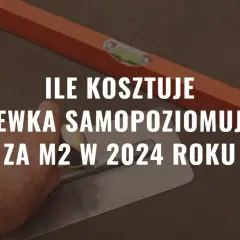 Dłoń trzymająca kielnię na tle poziomicy i podłogi.