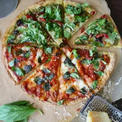 Sekret pizzerii: Ciasto na pizzę z lodówki smak i chrupkość!