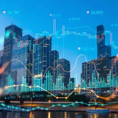 Blick auf eine Skyline mit Finanzdiagrammen, die iShares Emerging Markets widerspiegeln.