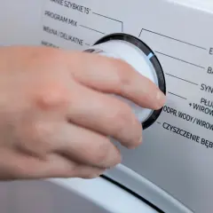 Ile prądu zużywa pralka? Oblicz koszt prania i oszczędzaj