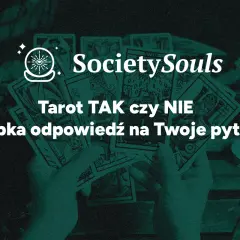 Dłonie trzymające karty tarota z napisem "Tarot TAK czy NIE".