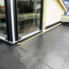 Jaką izolację na balkon wybrać, aby uniknąć problemów z wilgocią?