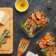 Pasti gustose e nutrienti, queste insalate con pollo grigliato e patate dolci sono l'ideale per capire cosa mangiare prima di andare in palestra per avere forza.
