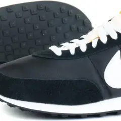 Czarne buty sportowe Nike z białym logo i sznurówkami. To pierwsze buty Nike, które zapoczątkowały legendę.