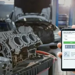 Naprawa silnika Toyoty z kodem błędu DTC P1604. Aplikacja diagnostyczna na telefonie pokazuje P1604.