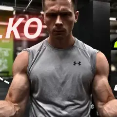 Najlepsze ćwiczenia na biceps: Buduj masę i siłę jak ekspert