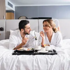 HB w hotelu: Co to jest? Wyjaśniamy pakiet Half Board