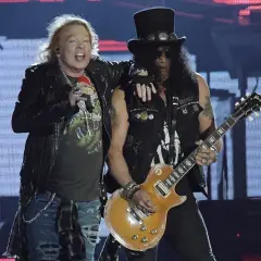 Axl Rose i Slash na koncercie Guns N' Roses w Warszawie. Rockmani w akcji, tłum szaleje!