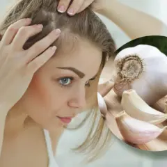 Mujer revisando su cabello, con un primer plano de ajos. Descubre cómo el ajo es bueno para el pelo.