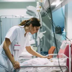 Jakie dokumenty ze szpitala po porodzie są niezbędne do formalności?
