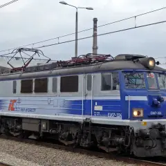 Lokomotywa EU07-324 PKP Intercity gotowa do podróży.