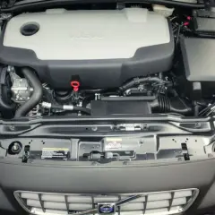 Silnik D5 Volvo, serce szwedzkiej inżynierii, widoczne pod maską.