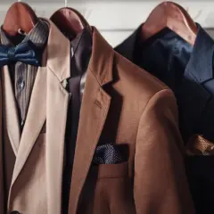 Kolorowe marynarki męskie: Jak je nosić z klasą? Poradnik stylu!