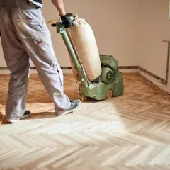 Jaki parkiet wybrać? Kluczowe czynniki, które musisz znać przed zakupem
