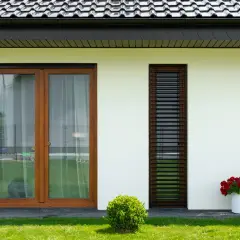 Jakie parapety najlepiej pasują do okien złoty dąb? Porady i inspiracje