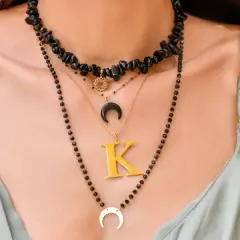 Naszyjnik księżyc: Symbolika, znaczenie i wybór idealny