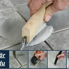 Foga om badrummet med fogmassa och verktyg. Bilden visar hur man applicerar fogmassan i fogarna mellan kakelplattorna.