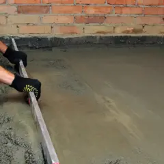 Piasek czy żwir do wylewki? Poznaj najlepszy wybór dla swojego domu