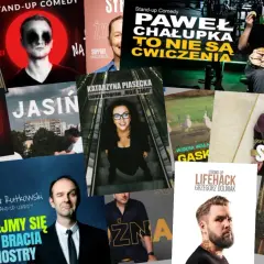 Sebastian Rejent w garniturze, trzymający kieliszek. Kolaż plakatów stand-up comedy.