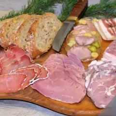 Kiełbasa gotowana - pyszny przepis i sekrety idealnej wędliny