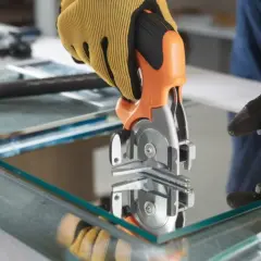 Jak bezpiecznie ciąć lustro? Kompletny poradnik DIY