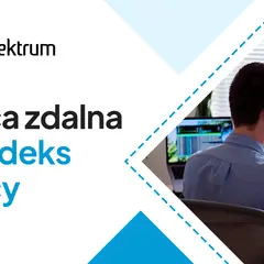 Praca zdalna a Kodeks Pracy: młody mężczyzna programuje przy biurku, analizując kod na monitorze.