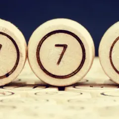 777: Poznaj znaczenie tej magicznej liczby w numerologii