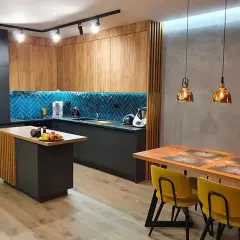Wykończenie ściany w kuchni: Inspiracje, trendy i praktyczne porady